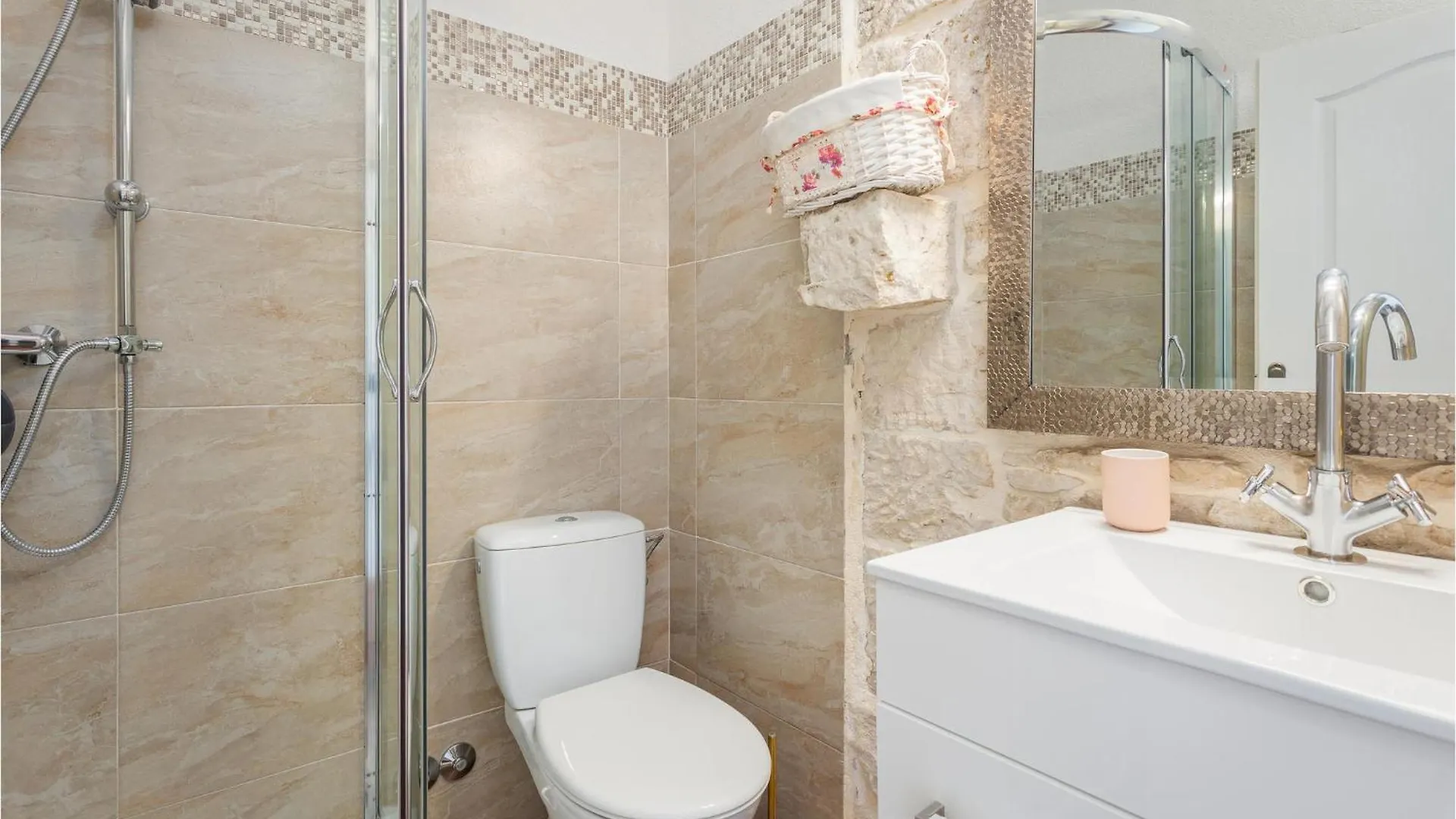 Gorgeous Home In Bokordici With Wifi